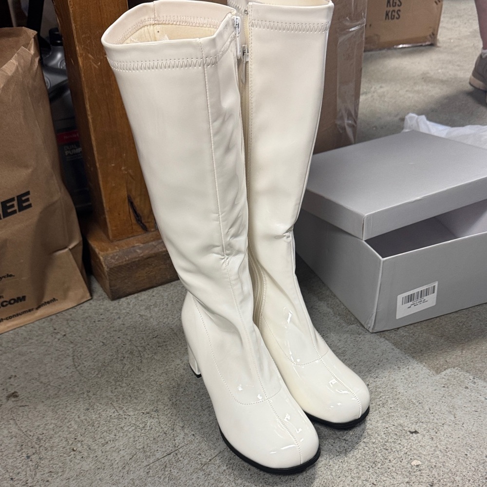 Women's Gogo Knee-High Patent Boots in Cream Sz 38/8